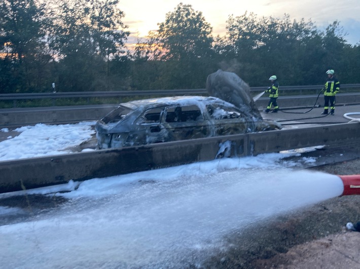 POL-OH: Fahrzeugbrand sorgt für Vollsperrung auf der A 7