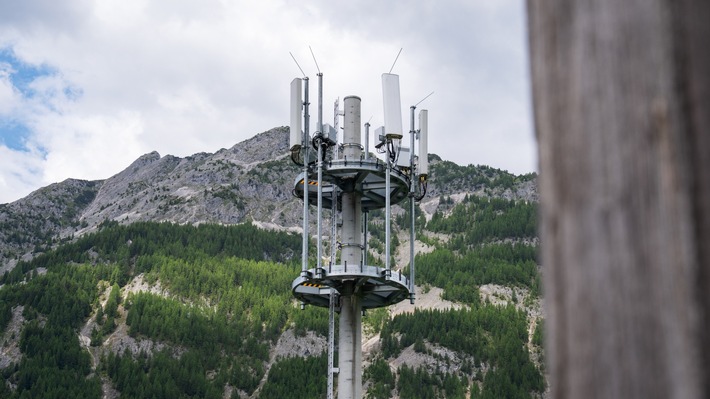 Telekom nimmt ersten autarken Mobilfunkstandort in Bayern in Betrieb