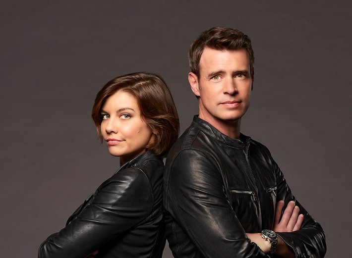 Ein Knall für zwei: Scott Foley und Lauren Cohan in der neuen Action-Serie "Whiskey Cavalier" ab 14. Mai in SAT.1