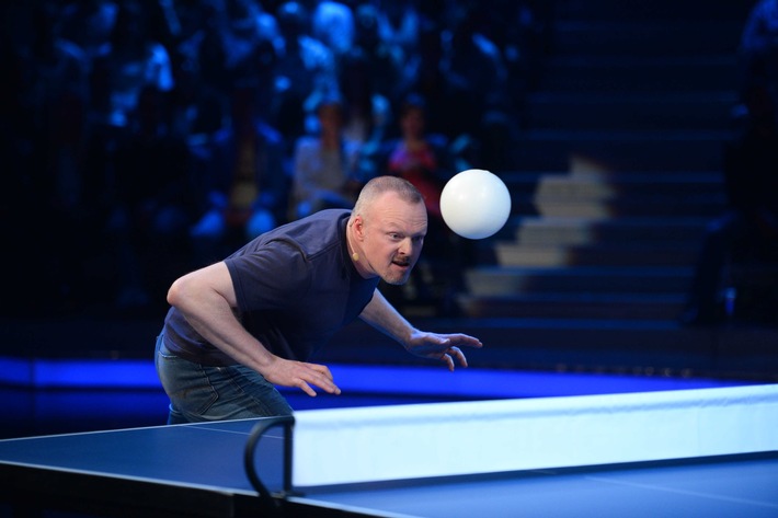 Stefan Raab vs. Thorsten Legat: Kopf-Tisch-Ball-Tennis bei "TV total" auf ProSieben (FOTO)