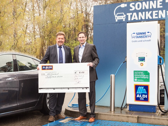 ALDI SÜD spendet 10.000 Euro an Bundesverband eMobilität