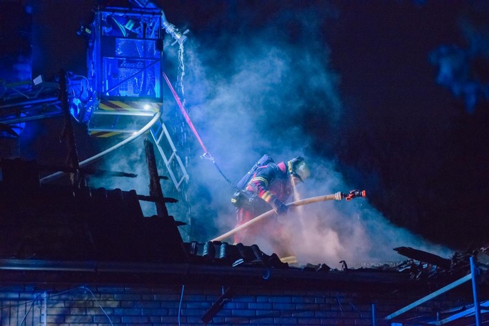 FW-SE: Großfeuer in Schwissel zerstört Einfamilienhaus