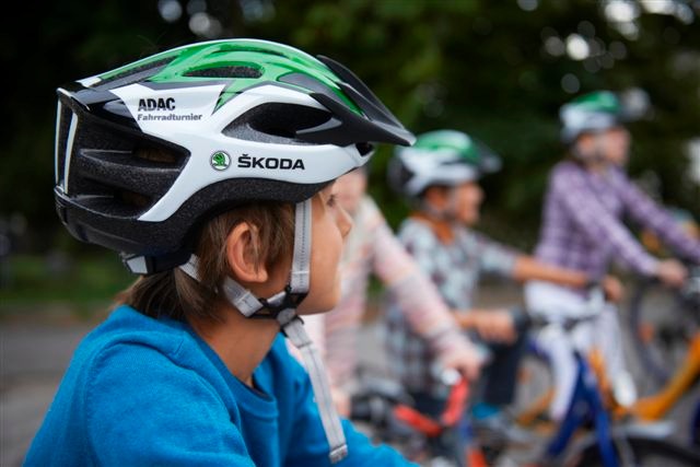 SKODA ist offizieller Helmpartner des ADAC (BILD)
