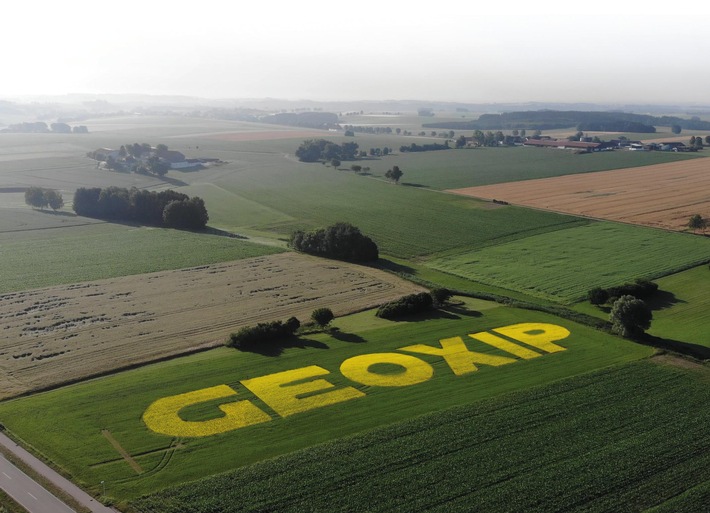 Think Big &amp; Green: Deutsches Start-up ermöglicht bis zu 500.000 qm Werbefläche / GEOXIP bringt Botschaften auf Felder