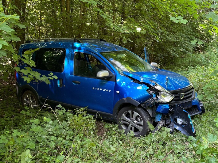 POL-RBK: Overath - Pkw-Fahrerin kommt von Fahrbahn ab und prallt gegen Baum