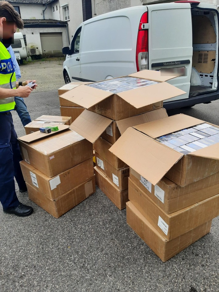 BPOL NRW: Bundespolizei stellt unversteuerte Waren im Wert von über 20.000,- sicher und findet in einem Fernreisebus über 1 Kilogramm harter Drogen