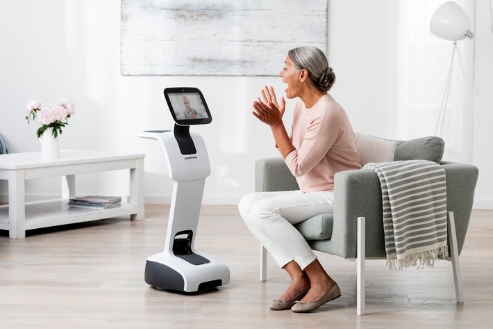 Selbstbestimmt im Alter: Home-Care-Robot medisana temi ist digitaler Helfer für Senioren im Alltag