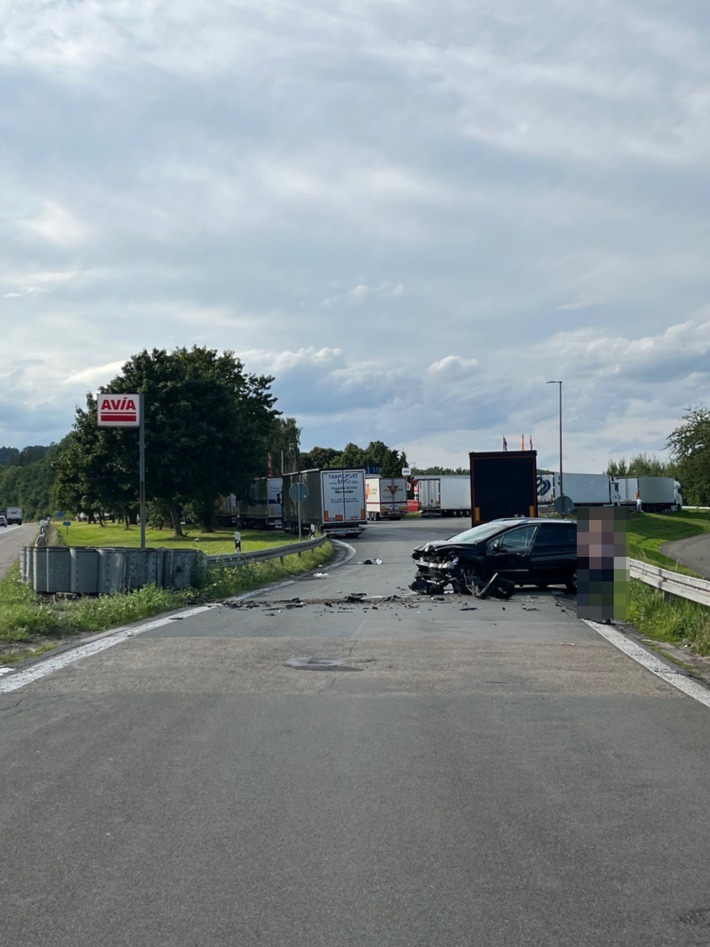 POL-BI: Schwerer Sachschaden bei Auffahrt auf die Raststätte Biggenkopf-Nord