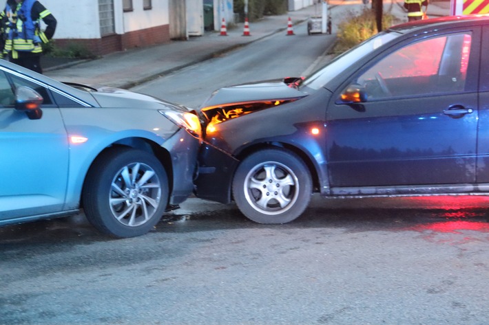 POL-HF: Verkehrsunfall mit Personenschaden- Gegenverkehr übersehen