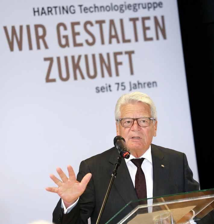 &quot;Große Stütze der demokratischen Gesellschaft&quot;: Alt-Bundespräsident Joachim Gauck würdigt Leistung und Engagement von HARTING / Festakt zum 75jährigen Bestehen der Technologiegruppe mit viel Prominenz