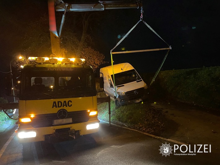 POL-PPWP: Im Hang festgefahren