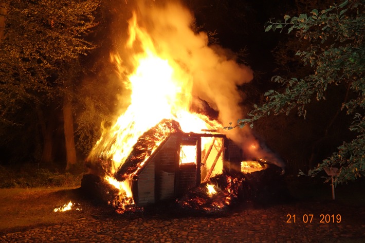 FW Bremerhaven: Brand in der Geesthofanlage des Freilichtmuseums Speckenbüttel