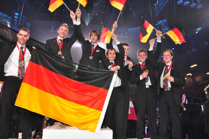 Die weltbesten Landschaftsgärtner und Köche kommen aus Deutschland / Deutsches Team schlägt sich bei WorldSkills Berufsweltmeisterschaften in Kanada hervorragend: 3 Gold-, 2 Silber- und 2 Bronzemedaillen