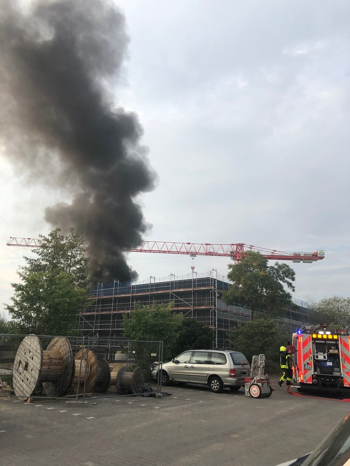 FW-F: Brand einer Turnhalle in Praunheim, Ergänzung zur Pressemeldung vom 20.07.18