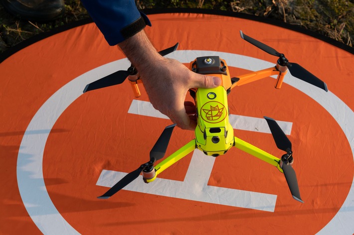 Heuernte: Schweizer Tierschutz STS setzt neu eigene Drohnenflotte zur Rehkitzrettung ein