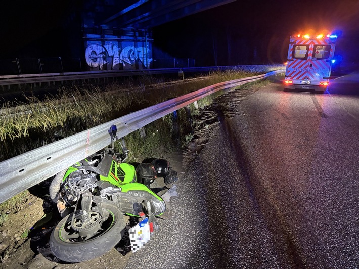 POL-OF: Motorradfahrer bei Kollision mit Leitplanke schwer verletzt