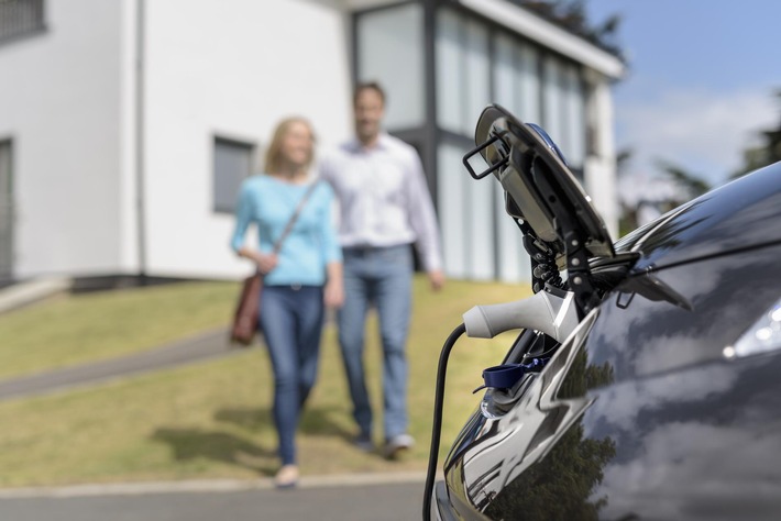 Voiture électrique sans wallbox privée : possible ou impossible ?