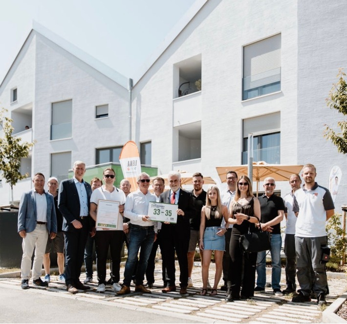 GWW-Sonnenhaus wurde als erster Mehrfamilienhaus-Neubau Sachsen-Anhalts mit "Grüner Hausnummer Plus" ausgezeichnet