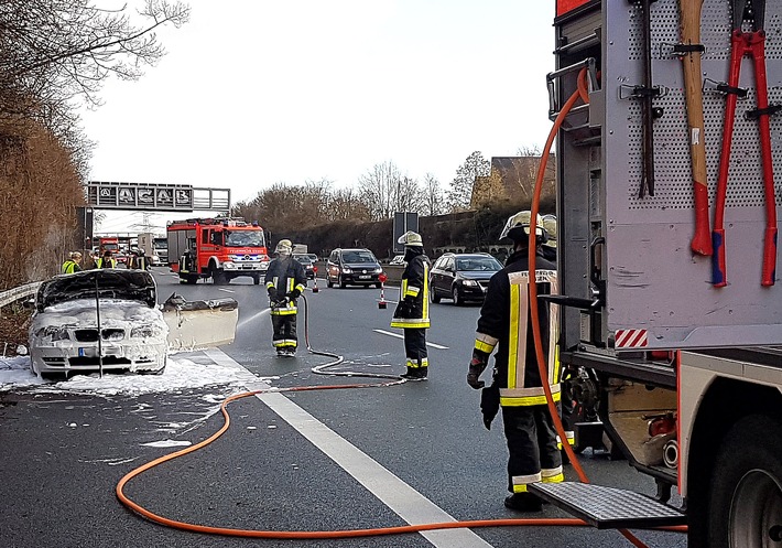 FW-E: BMW-Cabrio ausgebrannt, Fahrerin unverletzt