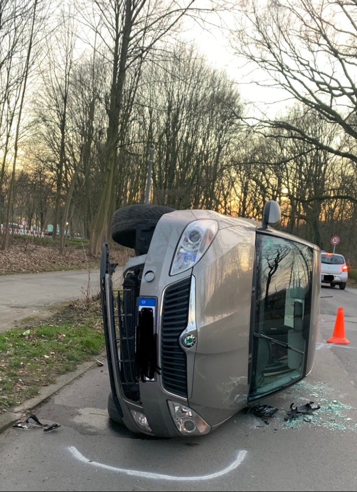 FW-GLA: Verkehrsunfall in Gladbeck Ellinghorst