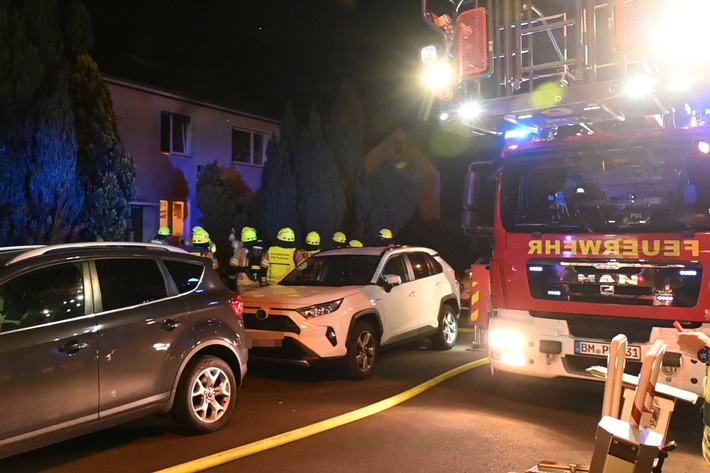 FW Pulheim: Feuer in Obdachlosenunterkunft