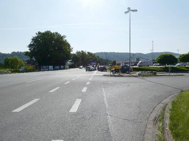 POL-HM: Zeuge nach Verkehrsunfall mit Fahrradfahrer gesucht