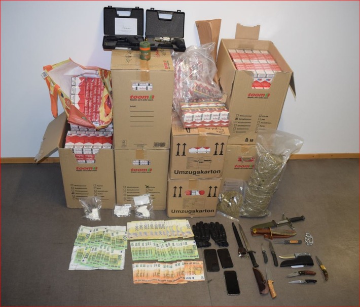 POL-GÖ: (72/2024) Ermittlungen wegen Handels mit Betäubungsmitteln in nicht geringen Mengen - Polizei durchsucht vier Wohnungen und eine Garage, mutmaßlicher Haupttäter aus Göttingen in U-Haft