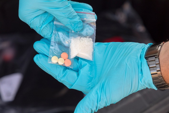 HZA-LA: Ausfuhrschmuggel im Postverkehr aufgedeckt Kontrolleinheiten des Hauptzollamts Landshut finden Drogen