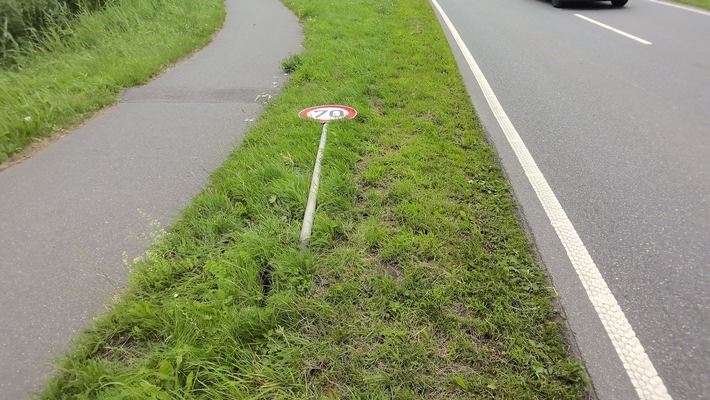 POL-IZ: 250730.2 Dingen: Verkehrszeichen beschädigt Zeugen gesucht!