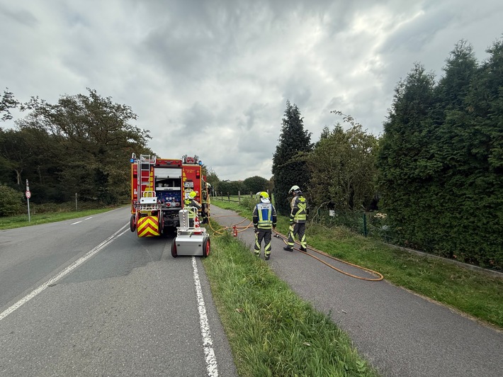 FW Hünxe: Brand einer Gartenlaube - Anwohner verhindern Schlimmeres