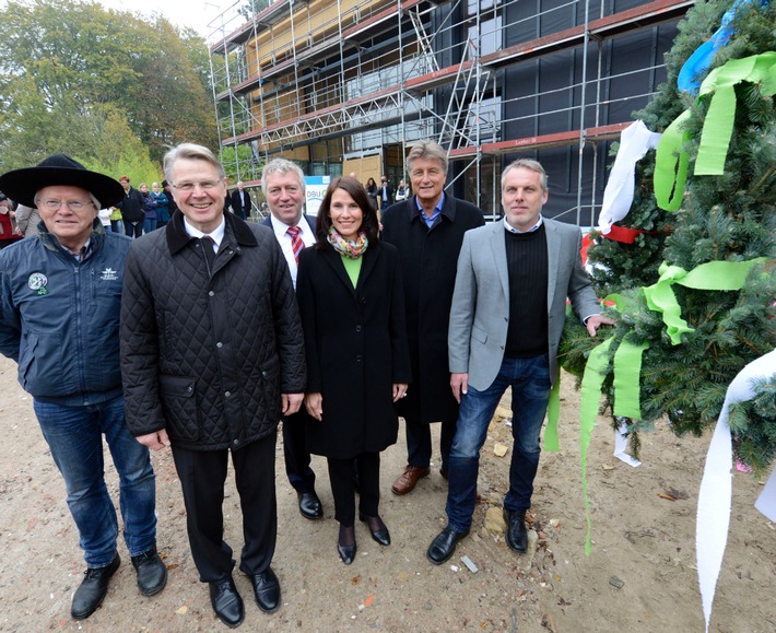 Richtfest für neues Gebäude der Naturerbe GmbH mit der DBU-Kuratoriumsvorsitzenden Schwarzelühr-Sutter