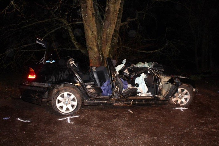 POL-PDKL: Schwerer Verkehrsunfall mit 5 verletzten Fahrzeuginsassen