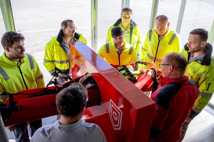 Working Safely in Tight Spaces: Koehler Paper Kicks Off Advanced Training Course Series with “SICHERWERK auf Achsen” Training Truck