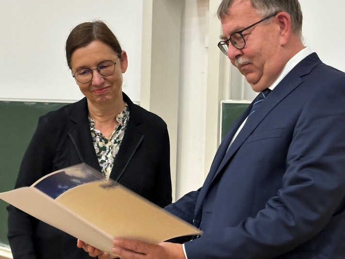 Dr. Felix Müller wird Ehrenbürger der Universität Duisburg-Essen
