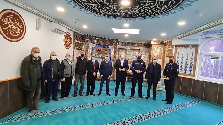 POL-DO: Nach Straftaten in der jüngsten Vergangenheit: Polizeipräsident besucht Moschee in Dortmund für intensiven Austausch