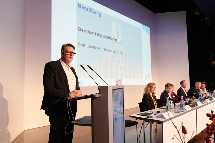 Warnung vor Versorgungsengpässen in der Pflege: "Das Personal wird immer knapper." - bpa-Fachtagung in Dortmund zeigt massiven politischen Handlungsbedarf