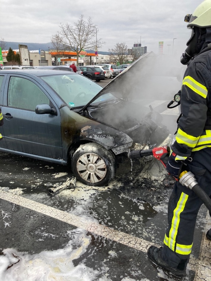 POL-PDNW: Auto brennt