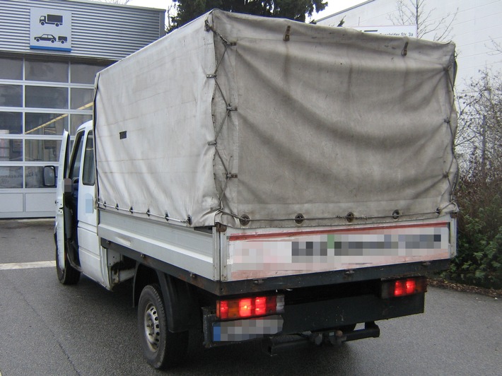 POL-ME: Polizei zieht völlig maroden Transporter aus dem Verkehr - Velbert - 2201069