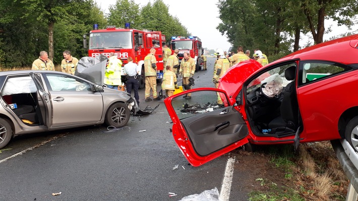 POL-COE: Lüdinghausen-Seppenrade, Bundesstraße 474, schwerer Verkehrsunfall im Begegnungsverkehr-mehrere Personen schwer verletzt