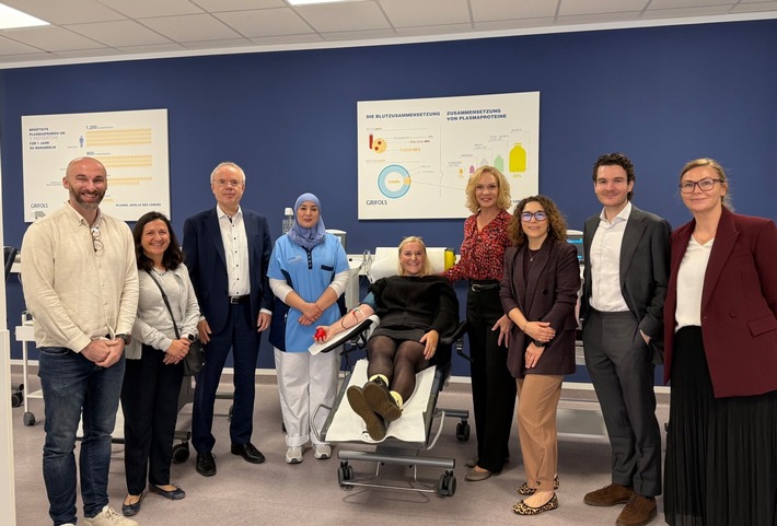 Anita Brikman, CEO der Plasma Protein Therapeutics Association (PPTA) besuchte das Plasmavita-Spendezentrum in Frankfurt am Main im Rahmen der internationelen Plasma Awareness Woche.