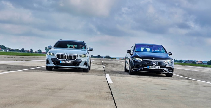 ADAC vergleicht Autobahnassistenten der Level 2+ und 3 / Großer Unterschied: Wer trägt die Verantwortung? / Verbraucher müssen klar informiert werden