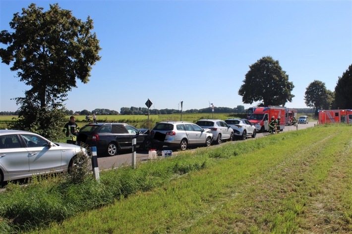 POL-VIE: Nettetal-Lobberich: Verkehrsunfall - Vier Pkw beteiligt