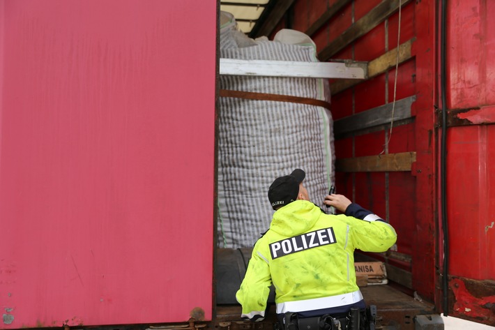 POL-OS: Kontrollaktion der Polizei auf der A 30 - viele Fahrzeuge mit Mängeln unterwegs