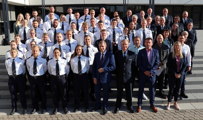 POL-EU: 42 neue Polizeibeamtinnen und Polizeibeamte für den Kreis Euskirchen begrüßt