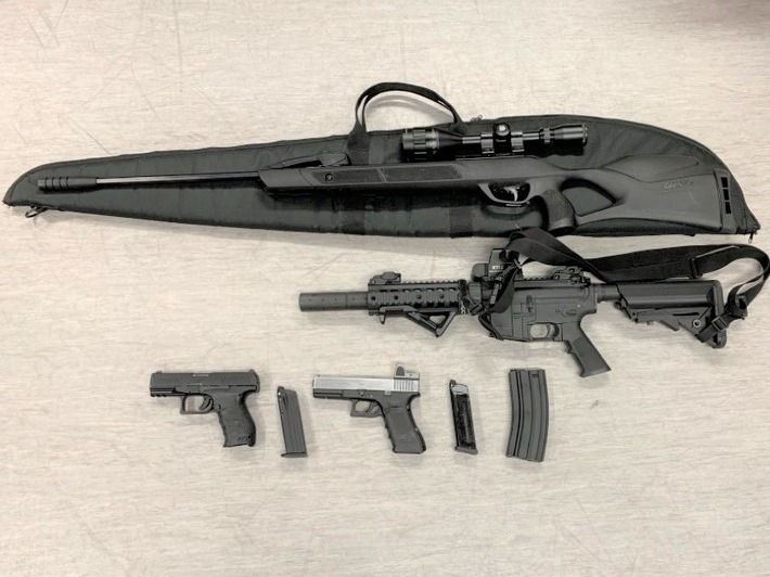 POL-ROW: Schusswaffen bei Verkehrskontrolle auf der A1 beschlagnahmt