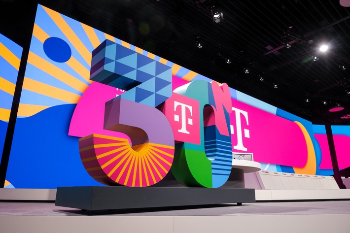 Medieninformation: Die Telekom wird 30 und alle feiern mit