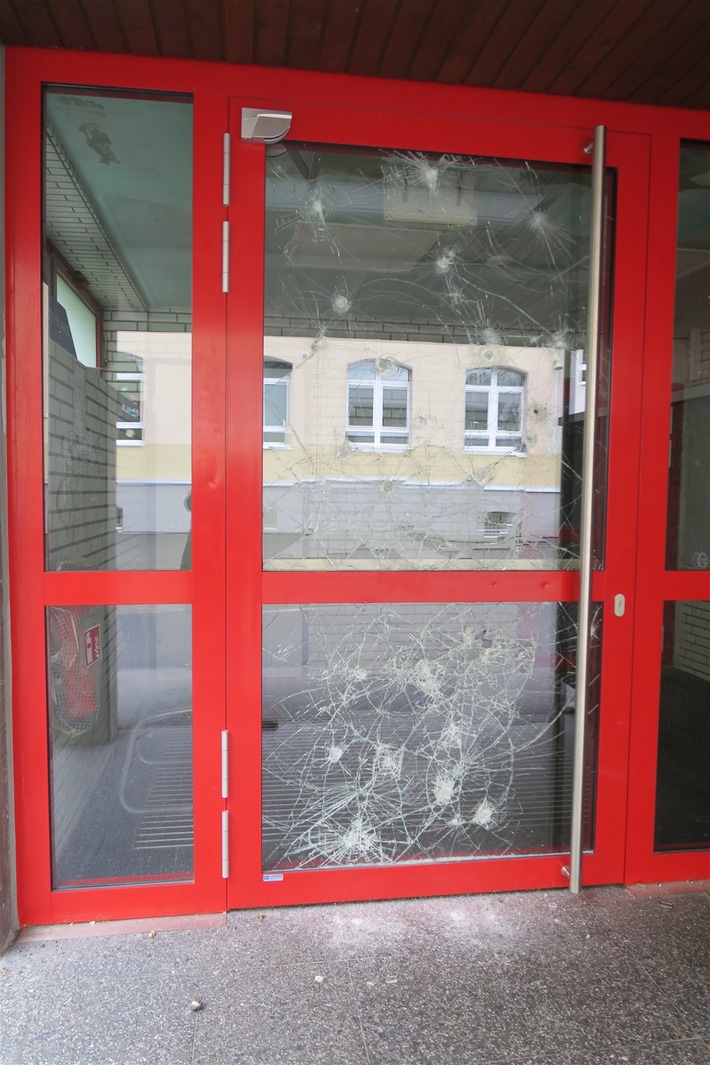 POL-BO: Vandalismus in Herner Grundschule - Polizei bittet um Hinweise