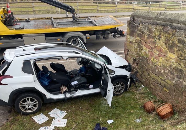 POL-PIROK: Schwerer Alleinunfall auf der L401