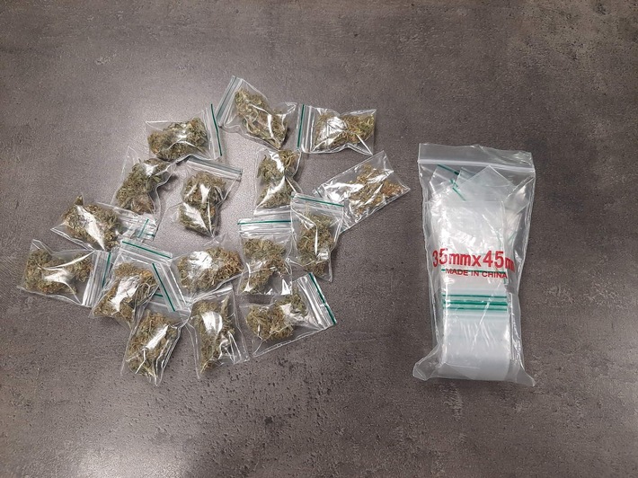 BPOL NRW: Mutmaßlicher Drogendealer festgenommen - Bundespolizei stellt 16 abgepackte Konsumeinheiten bei 19-Jährigem fest