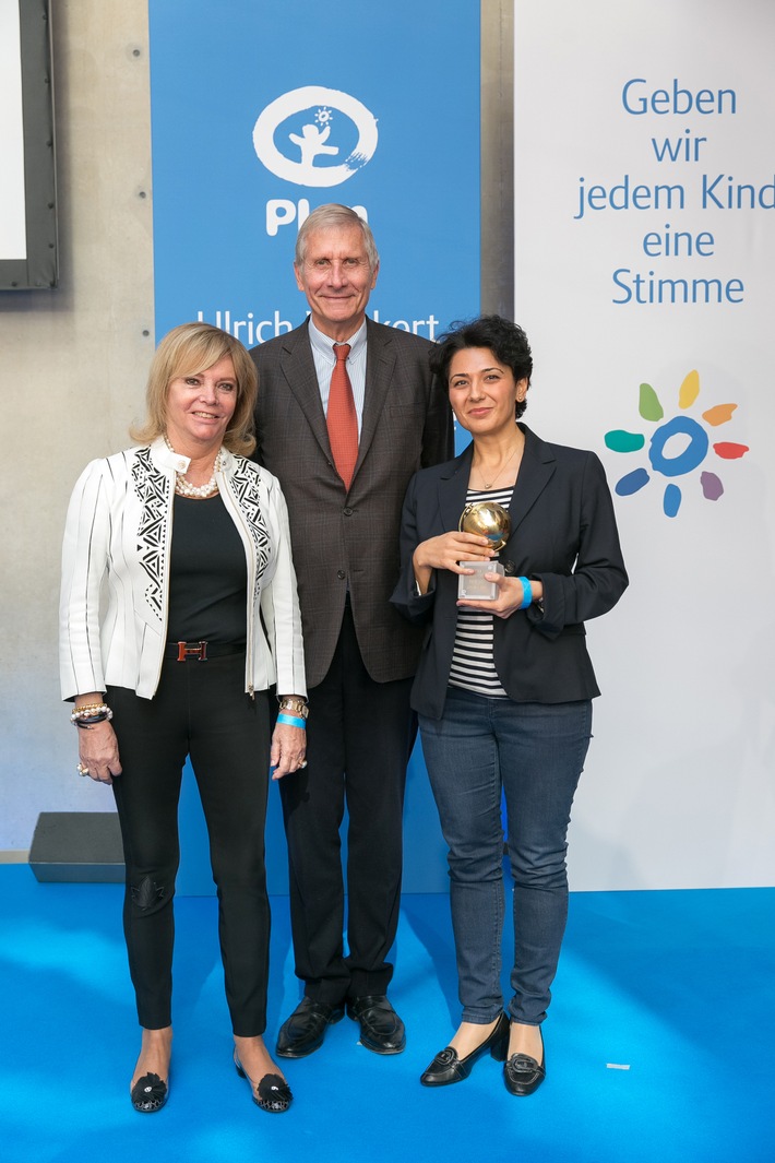 Journalisten mit Ulrich Wickert Preis für Kinderrechte 2015 geehrt / Erstmals Peter Scholl-Latour Preis auf Event von Plan International verliehen